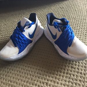 Nike Kyrie Low Basketball shoe